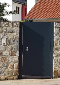 Supeero-Einfahrts-/Hoftore bekommen Nebentüren