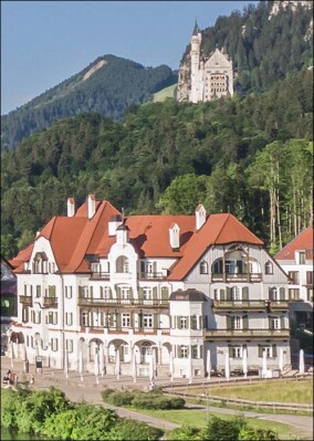 Auszeit in königlicher Kulisse ... bis in den Pool hinein geschmückt mit Savona von Agrob Buchtal