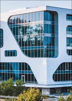 FC Campus: Weltweit erstes Bürogebäude mit Eyrise-Flüssigkristall-Sonnenschutzgläsern