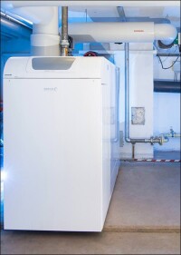 Contracting für Wohn- und Geschäftshäuser mit 17 Gas-Brenn&shy;wert&shy;geräten von Brötje