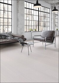 Weiße Naturholzdielenböden à la Mafi