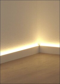 LED-Sockelleiste von Döllken für Rauminszenierungen oder eine dezente Grundbeleuchtung