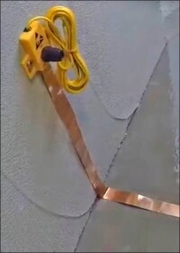 Elektrisch ableitfähige Bodenbeschichtung à la Hahne