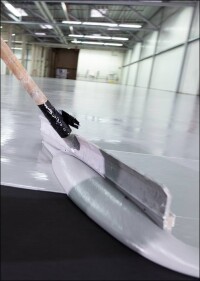 Neue ableitfähige ESD-Bodenbeschichtungen von Remmers kommen ohne Querleitschicht aus