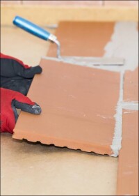 Wie Estrichziegel den Baufortschritt um bis zu zehn Wochen beschleunigen