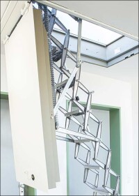 Stahlluken von Roto mit vereinfachter Montage und Brandschutz nach EU-Norm