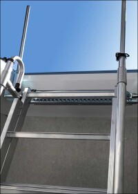 Neue Esserstep-Austrittsstufe von Essertec für einen sicheren Zugang zum Flachdach