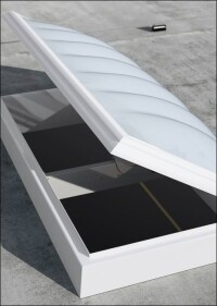 Neue, auf Robustheit getrimmte Lamilux-Lichtkuppel mit spezieller Wellenform