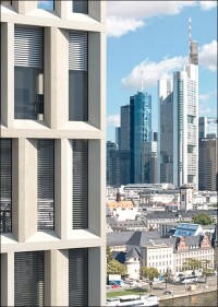 Windra Flachlamelle 80 WF für besonders windexponierte Fassaden neu von Warema