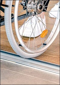 Gute Überrollbarkeit bestätigt: Solarlux-Bodenschienen nach ift-Richtlinie BA-01/1 klassifiziert