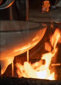 Brandschutz im Installationsschacht ... mit Geberits mobilem Brandlabor anschaulich gemacht