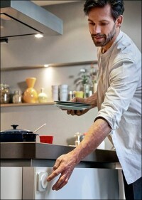 Autarkes, batterieloses Schalten mit EnOcean-Funktastern in vier Berker-Schalterserien