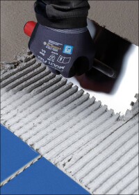 Verbundabdichtung neu gedacht: MB FL 2K von Remmers vereint Abdichtung, Kleber und Fugenmörtel