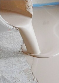 Neue selbstverlaufende Spachtelmasse Periplan Flow von PCI