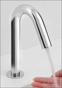 Zwei wassersparende Automatikarmaturenserien von Toto mit integriertem Wasserkraftwerk