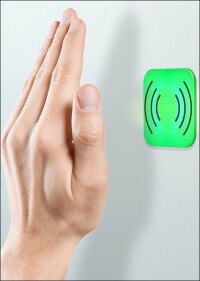 Raumhohe WC-Trennwände mit berührungslosem Türsystem Look&Wave