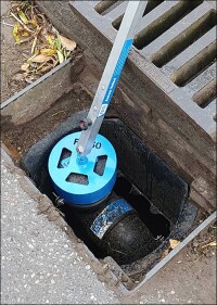 Köderstation für Straßenabläufe zur Rattenbekämpfung im Abwassernetz