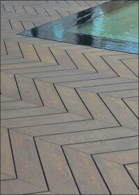 Neue Generation Terrassendielen aus Bambus - z.B. verlegt im Chevon Fischgrät