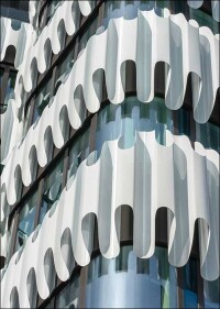 Balkonverglasung: Zusammenspiel aus Transparenz und Verschlossenheit beim Zipper in Düsseldorf