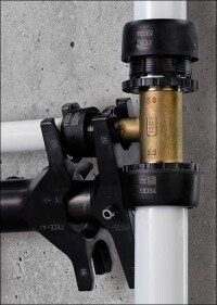 Neues Rohrsystem von TECE mit axialer Presstechnik