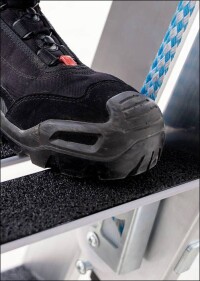 Erste Seilzugleiter mit Stufen von Munk Günzburger Steigtechnik