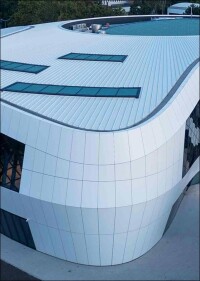 HUNGEXPO-Messegebäude mit RIB-ROOF Stehfalzprofilen von Zambelli gedeckt