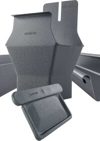 Grömos farbige Dachentwässerungslinie Alustar nicht nur rund, sondern auch eckig