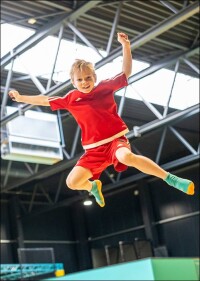 55 Meter langes Tageslichtband von Velux Commercial für die Jump World in Klagenfurt