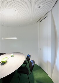 „Besprechungs-Ei“ in Rigips-Bauweise mit dreidimensional gebogenen Oberflächen