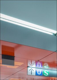 Maximal nichtbrennbare Lindner-Metalldecken dank Pulverbeschichtung COLOURline A1