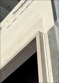 Kundenspezifisch vorgefertigte WDVS-Fensterzargen von Saint-Gobain Weber