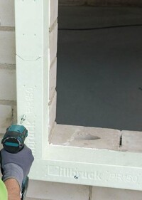 Weiterentwicklung: Illbruck SY002 Vorwandmontagesystem SMART von Tremco CPG