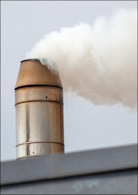 Kaminofen als Zusatzheizung: teuer, gesundheits- und klimaschädlich