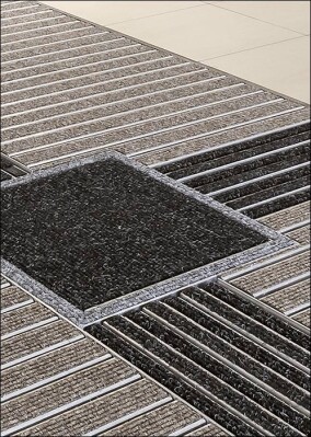 Emco-Sauberlaufzone mit taktilem Leitsystem im Kieler Juridicum