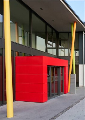 Klinikneubau mit Leichtbeton-Mauerwerk plus WDVS und VHF bei strikter Kostenvorgabe