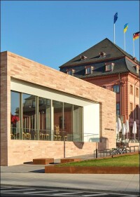 Gebaute Bürgernähe in Mainz mit Hilfe von Cero-Schiebefenster von Solarlux