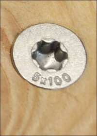 Ohne Vorbohren und Versenken: Sihgas Holzschraube TeFix verspricht sauberes Holzfassadenbild