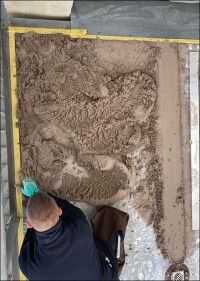 Triflex produziert eigenen Gefälleestrich - für z.B. Balkonsanierungen an nur einem Tag