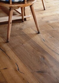 Perfekt unperfekt – handbearbeitete Ahnendiele vom Tegernseer Dielenwerk