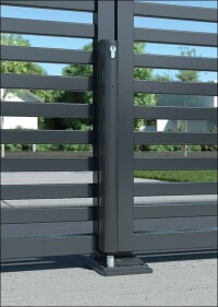 Elektromotorischer Bolzen-Stangenriegel schützt automatisierte Hoftore vor Winddruck