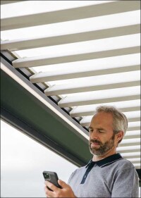 Pergola io Louver Control: Neue smarte Funksteuerung von Somfy für Lamellendächer