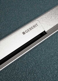 Schlank und funktional: Duschrinne Geberit CleanLine50 in zwei Farben