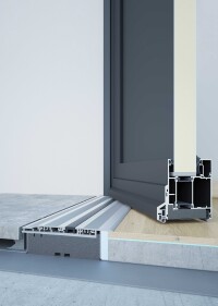 Eine für alle: Haustür-Komfortschwelle MHT von Alumat macht Haustüren im Neubau und Bestand barrierefrei