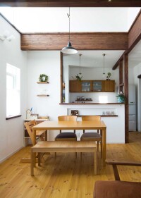 Mit Naturkalk bleiben Wände länger sauber – kristalline Schicht schützt vor vorzeitigem Vergrauen