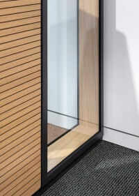 Elegante Optik in hoher Präzision: Wandbündige Doppelverglasung fecofix Holz mit Echtholzoberfläche