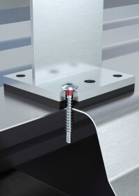 Effizient von Falz zu Falz: Bohrfestiger SXK von SFS für Stehfalzdächer