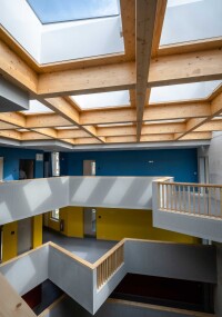 Lamilux Flachdach Fenster schaffen Glasdach-Effekt an Berliner Grundschule