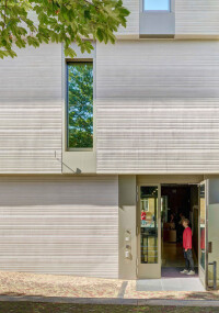 Kammzug-Objektfläche am Kunsthaus Göttingen mit Capatect Fassadenputz von Caparol