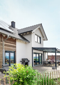 Haus „Karesa“ schafft lichtdurchfluteten Wohnraum für eine 4-köpfige Familie