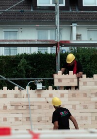 Rohbau des ersten mehrstöckigen Wohngebäudes mit Triqbriq-System fertiggestellt